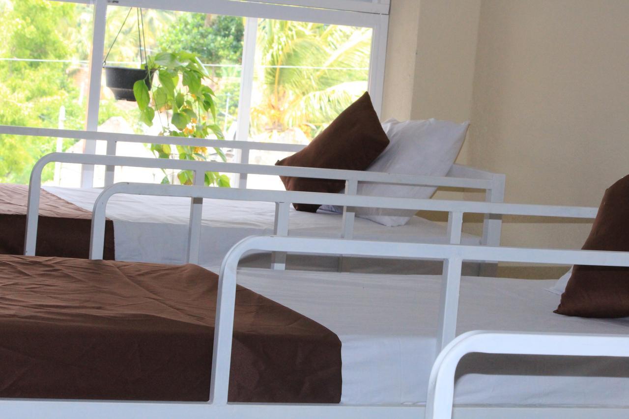 Beach Break Surf Hostel Велігама Екстер'єр фото